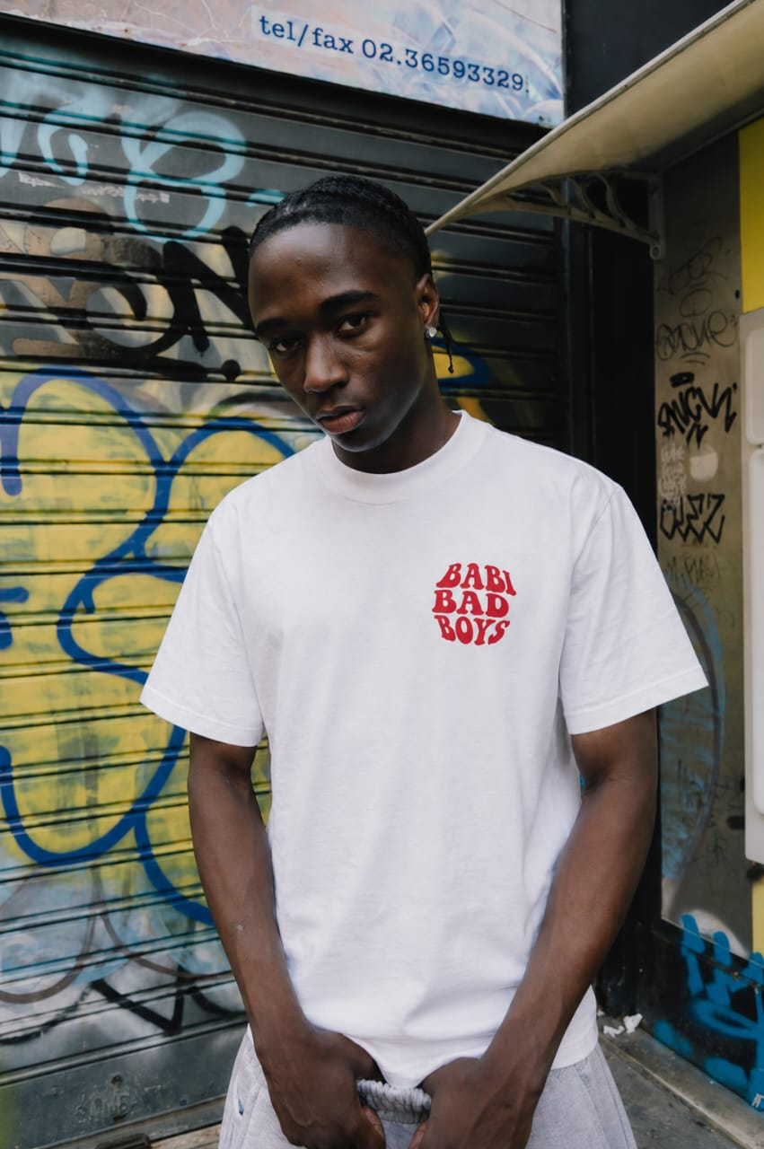 Client portant un t-shirt Babi Bad Boys